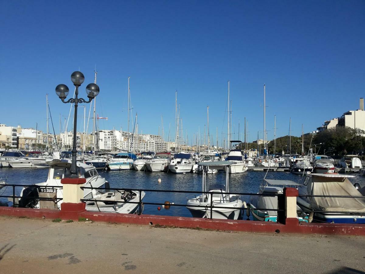 Seafront Room Msida Buitenkant foto
